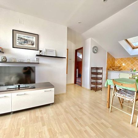 Family Apartments Viva Close To The Beach Krk Town Exteriér fotografie