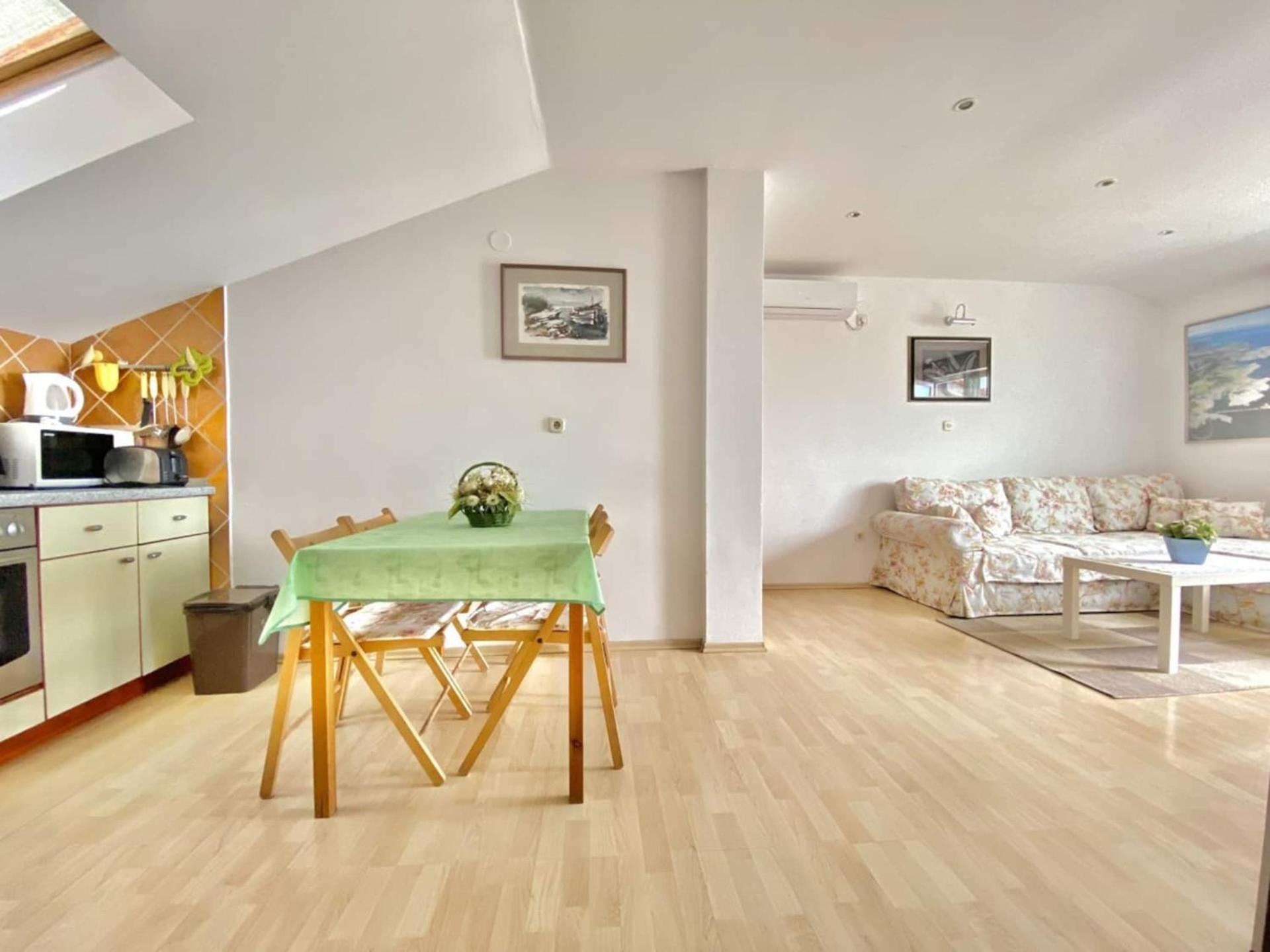 Family Apartments Viva Close To The Beach Krk Town Exteriér fotografie
